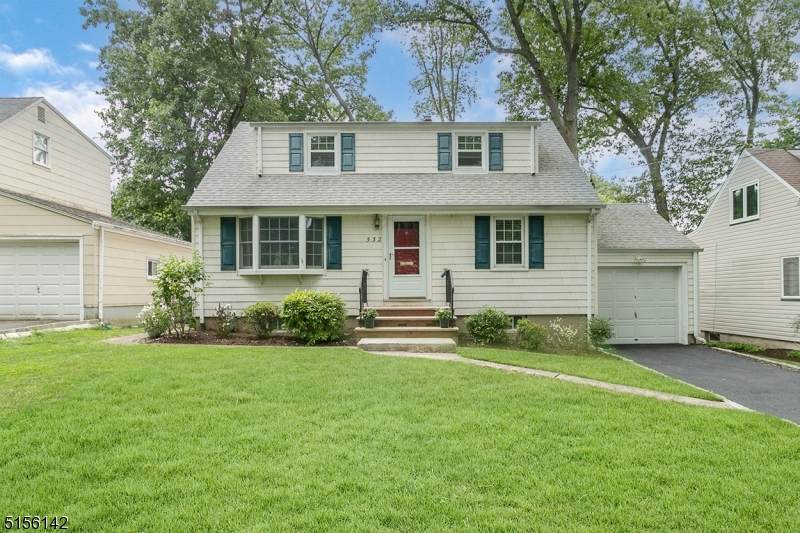 532 Warren St - Photo 1