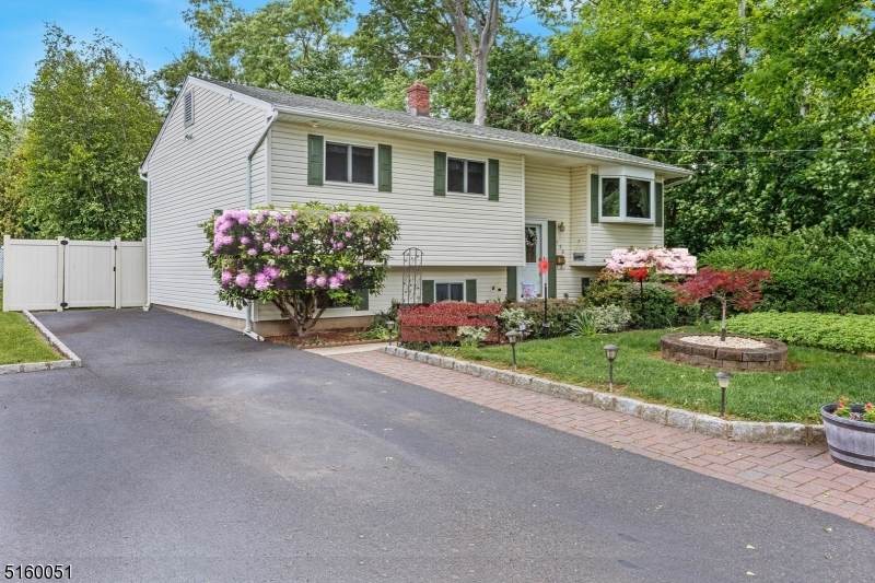 136 Lee Dr - Photo 1