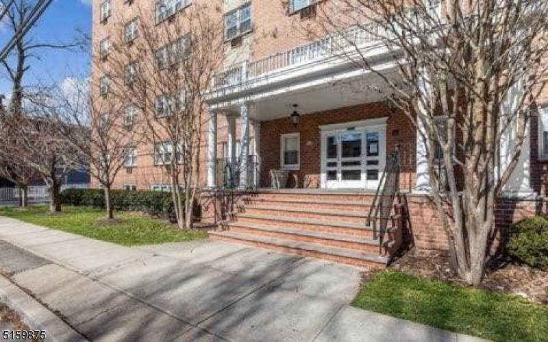 465 Valley St - Photo 1