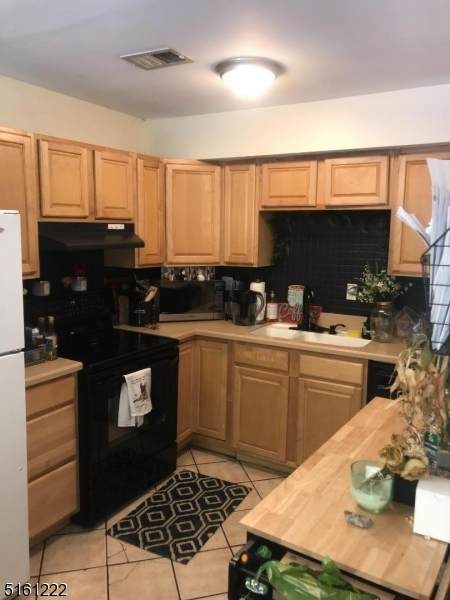 11 Village Way - Photo 1