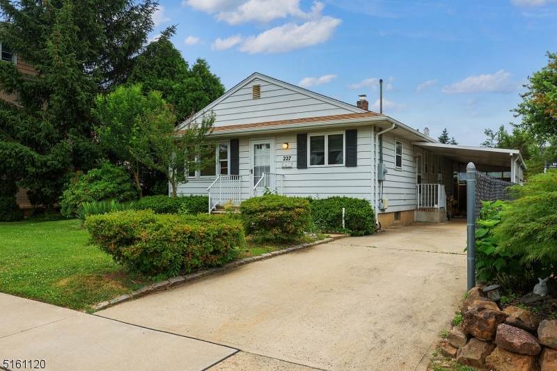 227 N 10th Ave - Photo 1