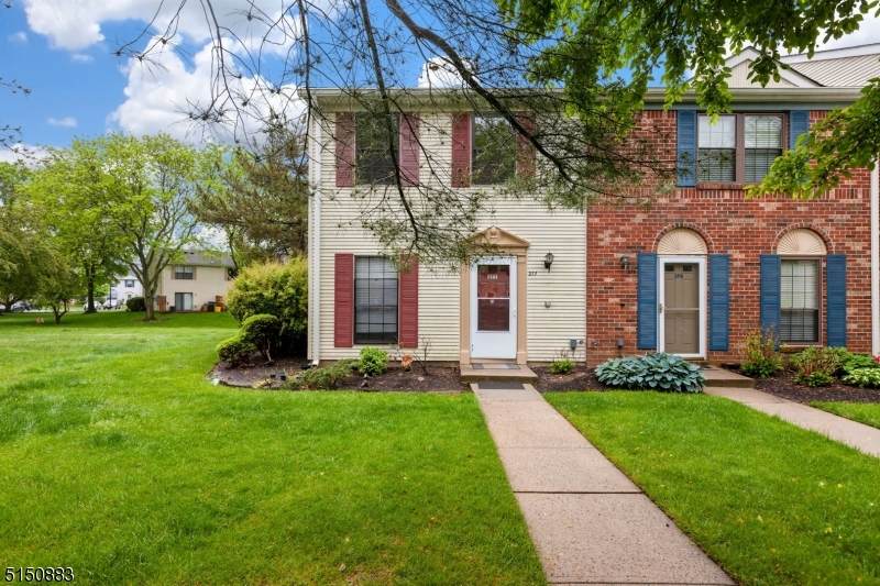 377 Bromley Pl - Photo 1