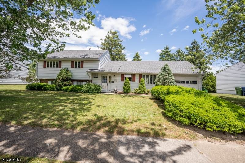 706 Berkeley Ln - Photo 1