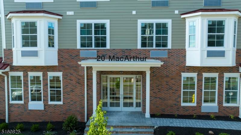 20 Macarthur Ave - Photo 1