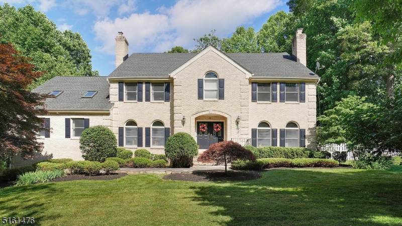 10 Hillcrest Way - Photo 1