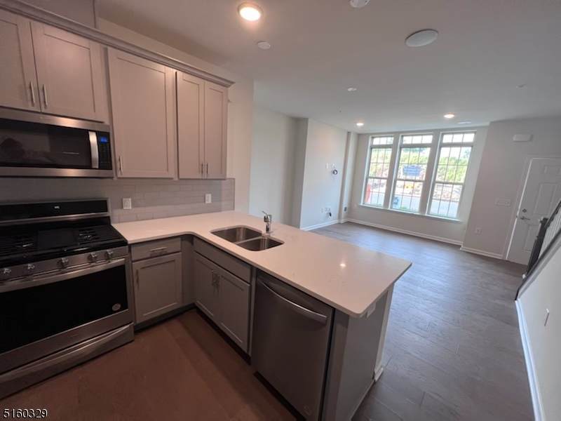 87 Robeson St - Photo 1