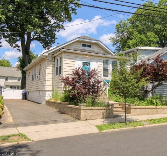 43 Broadview Ave - Photo 1