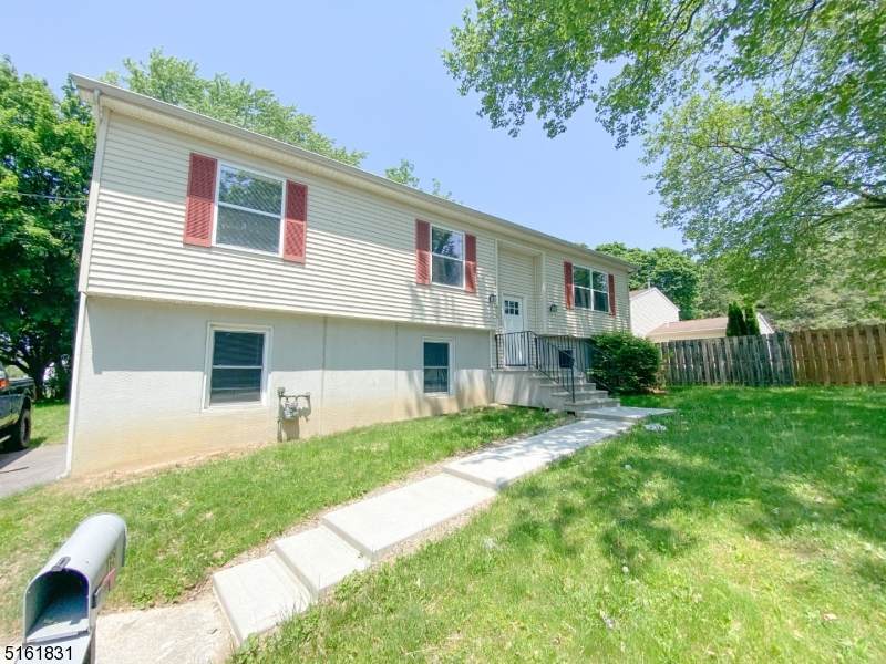 435 Saint James Ave - Photo 1