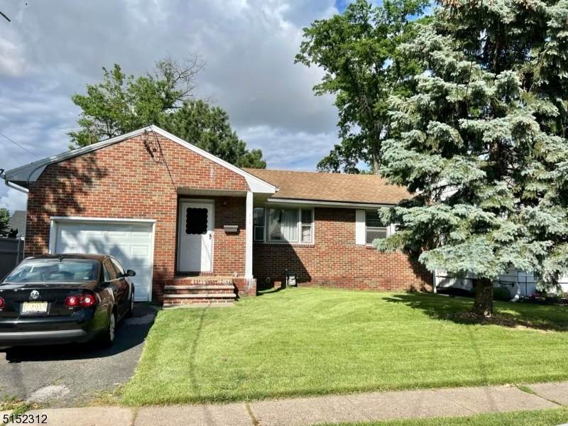 810 Walnut St - Photo 1