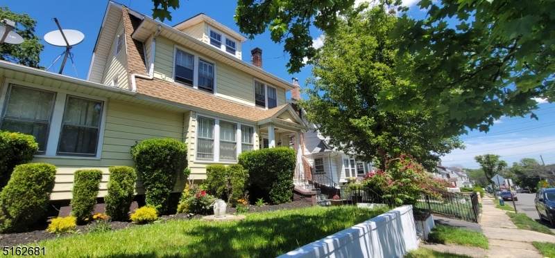 66 Laurel Ave - Photo 1