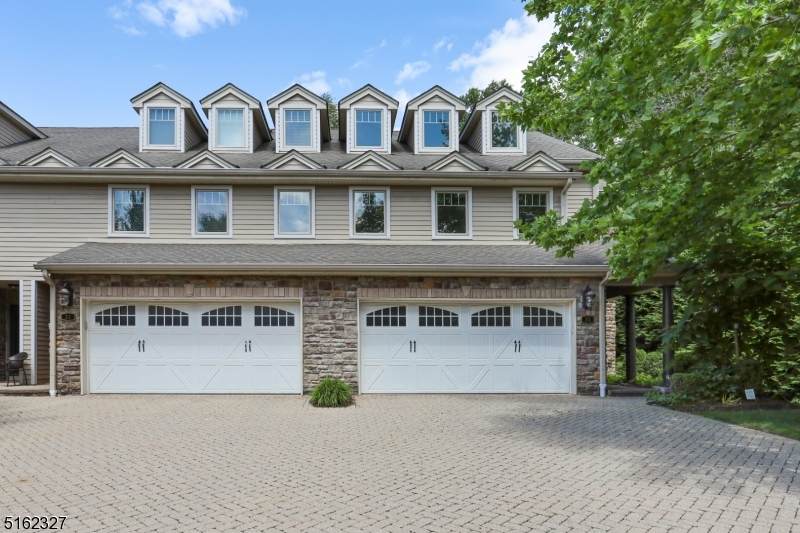 33 Eggers Ct - Photo 1