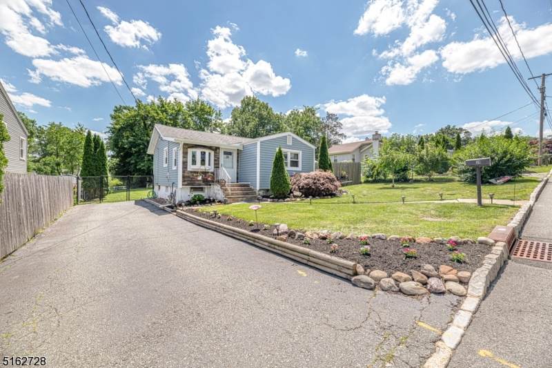39 Chesapeake Ave - Photo 1