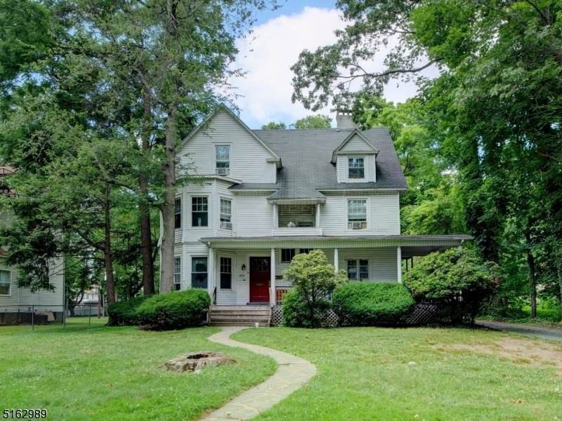 824 W 7Th St - Photo 1