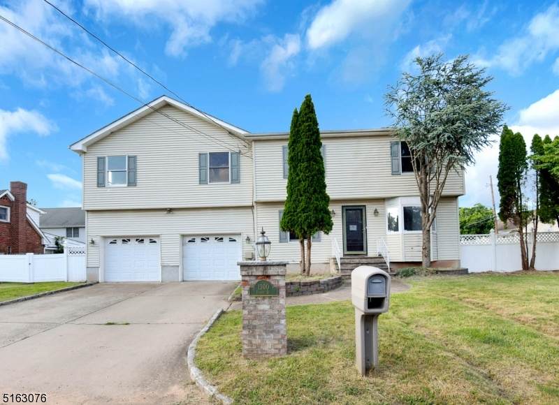 1300 Knopf St - Photo 1