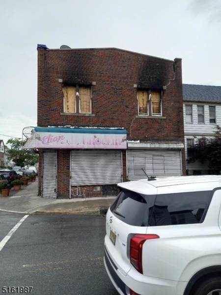 133 Tremont Ave - Photo 1