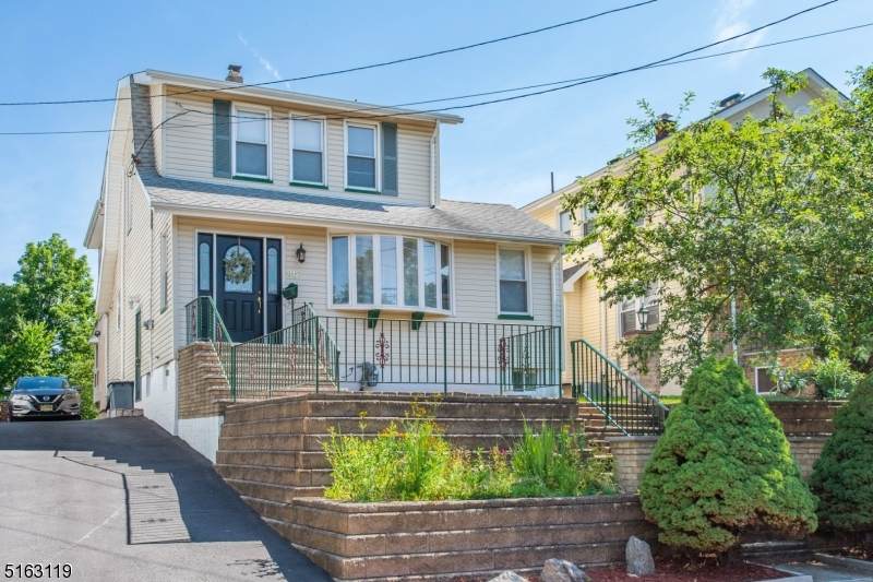 86 Oak Ridge Ave - Photo 1