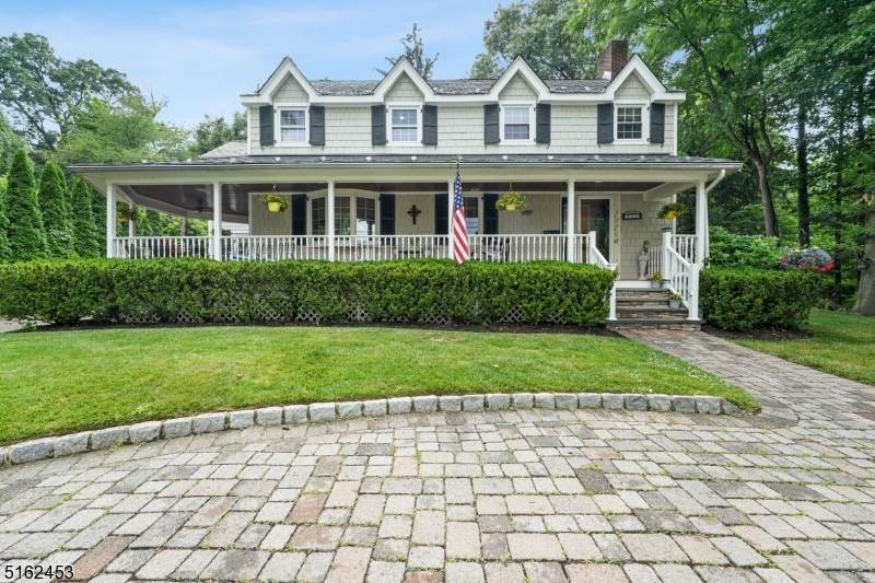 11 Hillcrest Dr - Photo 1