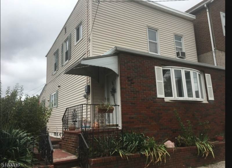 645 Mcgillvray Pl - Photo 1