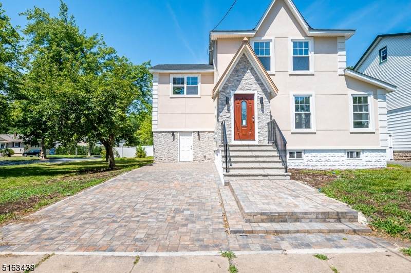 1022 Jefferson Ave - Photo 1