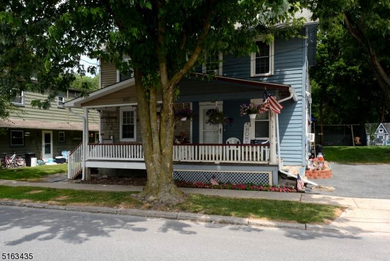609 Water St - Photo 1