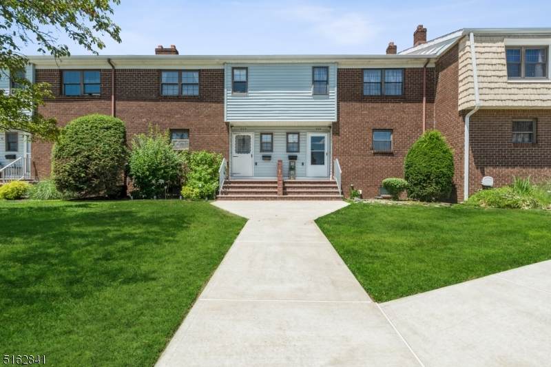 206 Windsor Ct - Photo 1