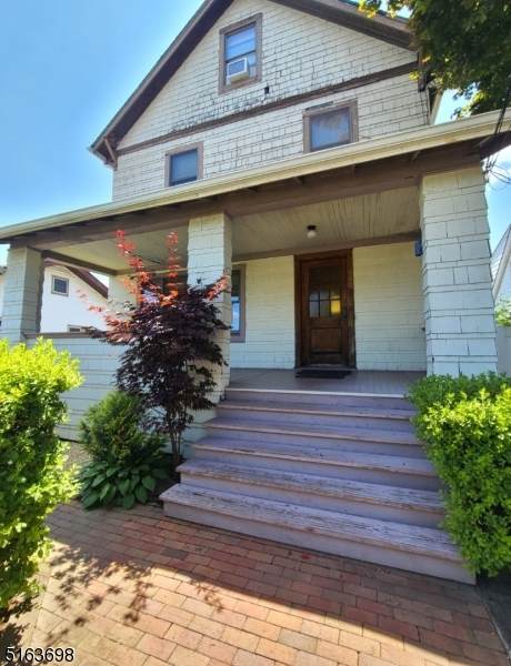190 Carlton Ave - Photo 1
