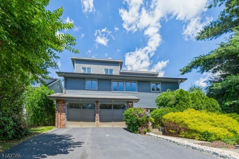 83 Cathedral Ave - Photo 1