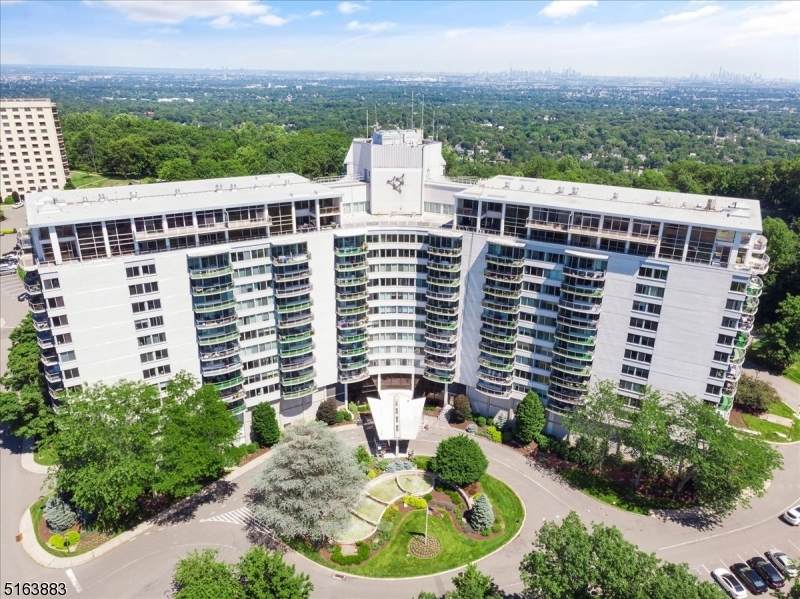1 Claridge Dr - Photo 1
