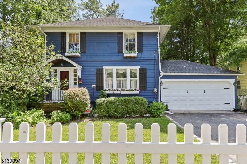 32 Village Rd - Photo 1