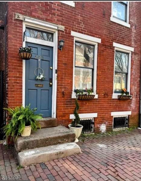 223 Jackson - Photo 1
