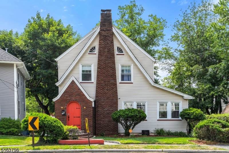 346 Gregory Ave - Photo 1