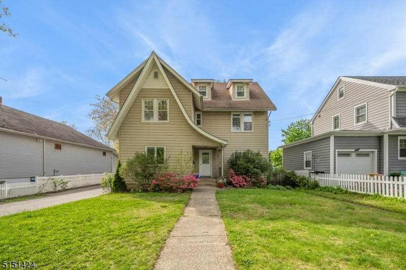 420 Carmita Ave - Photo 1