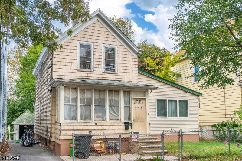 290 Burgess Pl - Photo 1