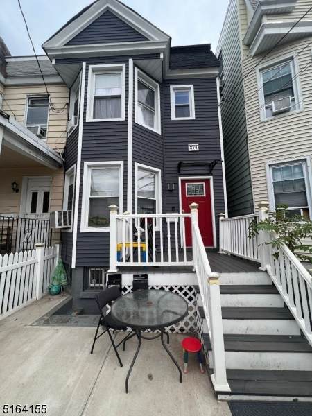 274 Summer Ave - Photo 1