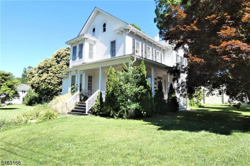 128 Greenwich St - Photo 1