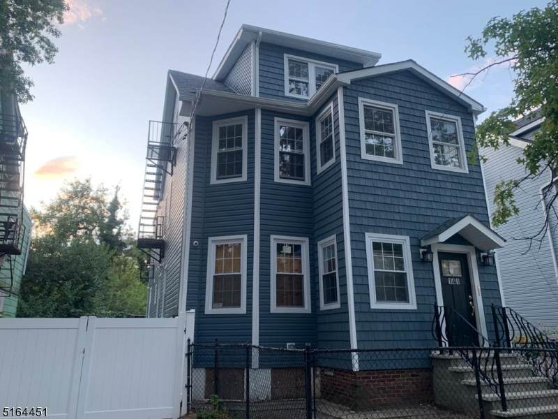 141 Vermont Ave - Photo 1