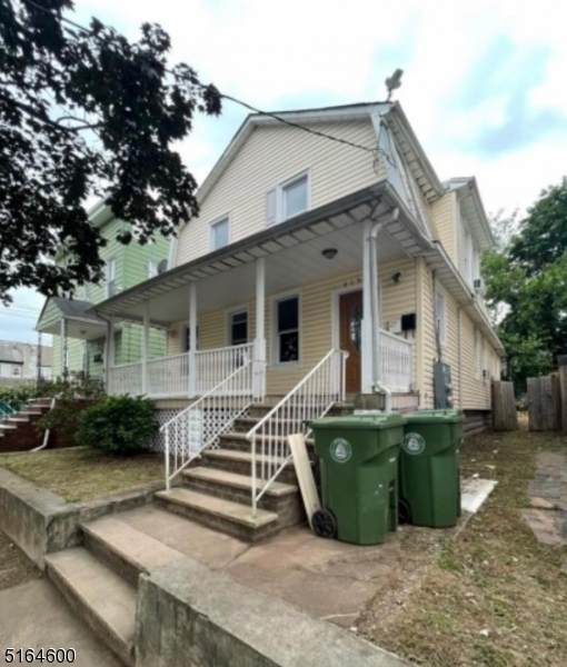 915 Middlesex St - Photo 1