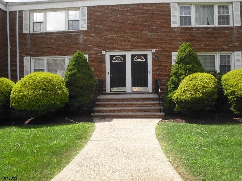6 Stanford Dr, 2B - Photo 1