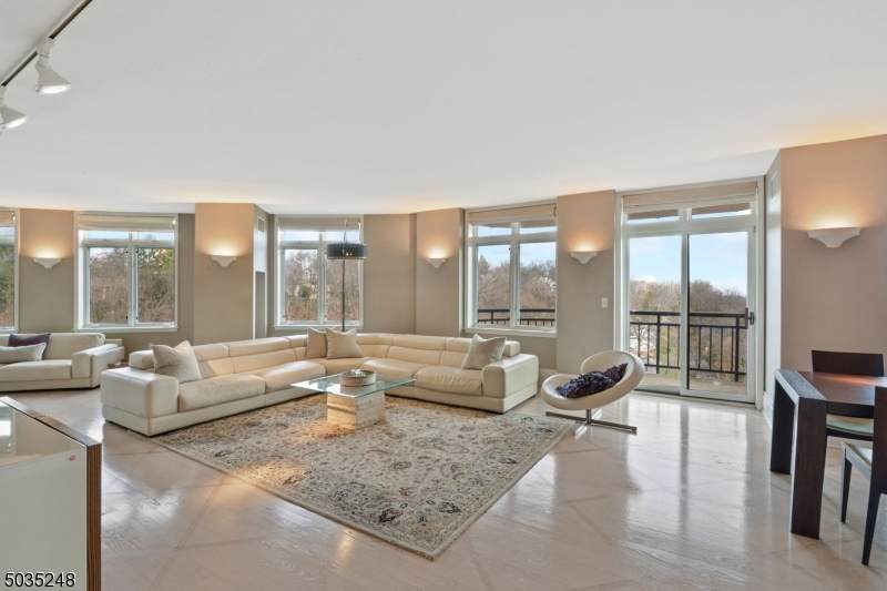 616 S Orange Ave, Skyhouse 6 - Photo 1