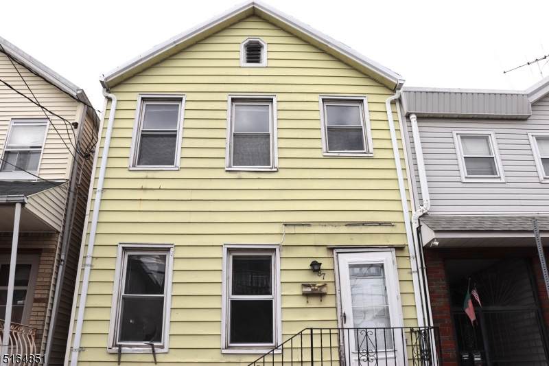 87 Barbara St - Photo 1