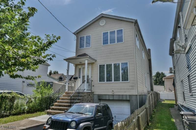 56 Lester St - Photo 1