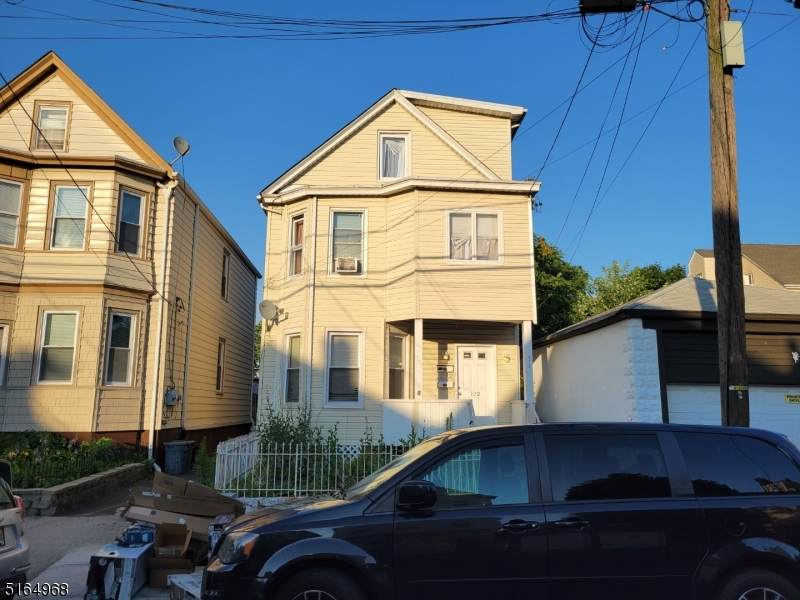 172 9TH St - Photo 1