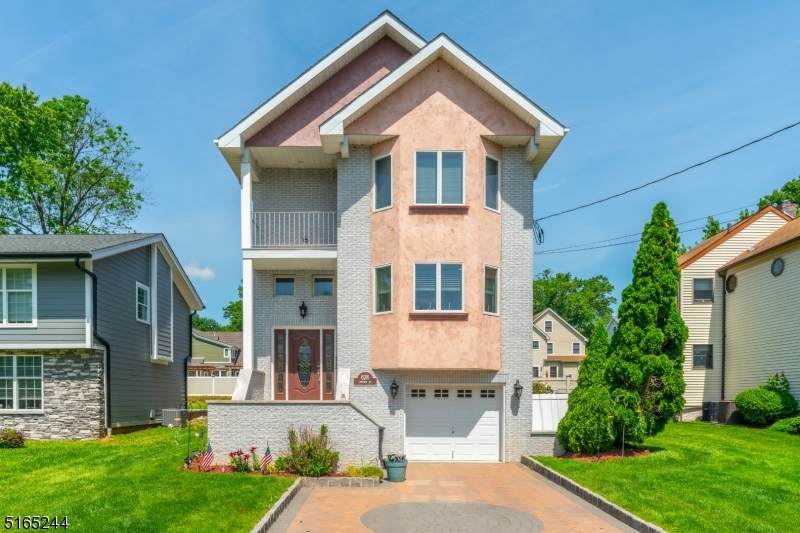 628 Downer St - Photo 1