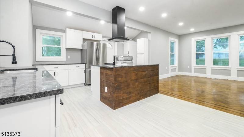 73 Abington Ave East - Photo 1