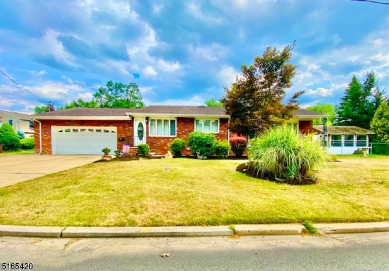 70 Mundy Ave - Photo 1