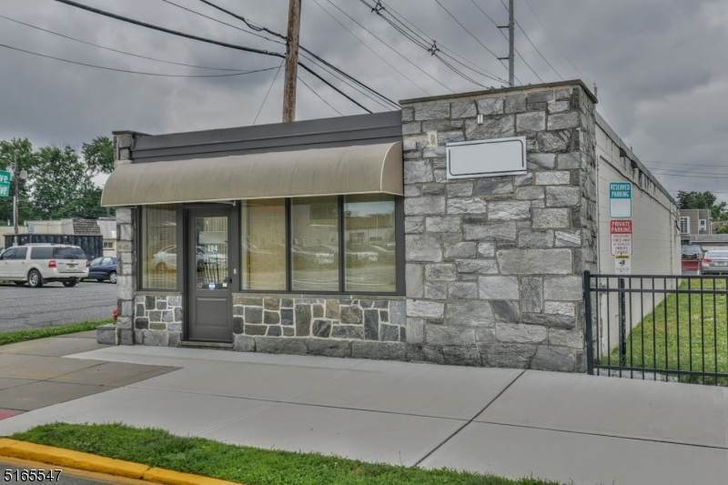 194 Warburton Ave - Photo 1