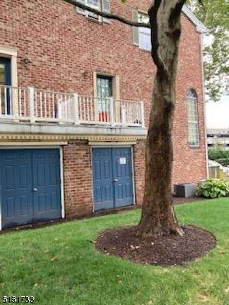 83 Howard St - Photo 1