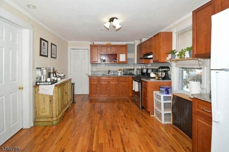 545 Chestnut St - Photo 1
