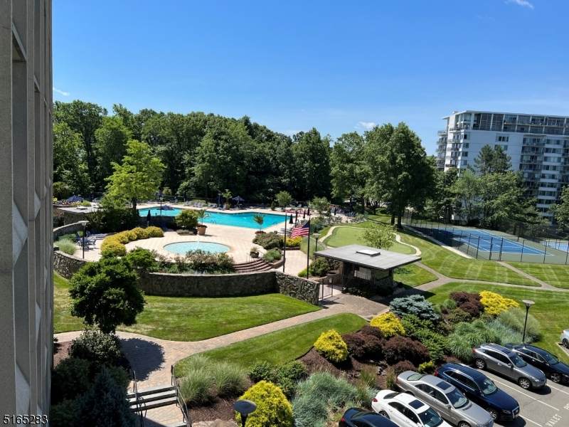 2 Claridge Dr 4Ke - Photo 1