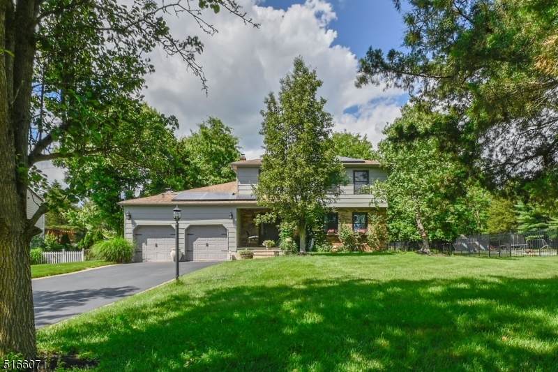 28 Berwick Dr - Photo 1